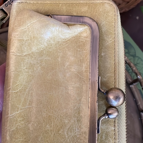 Hobo Wallet Billfold Kiss lock Citron - Picture 9 of 13